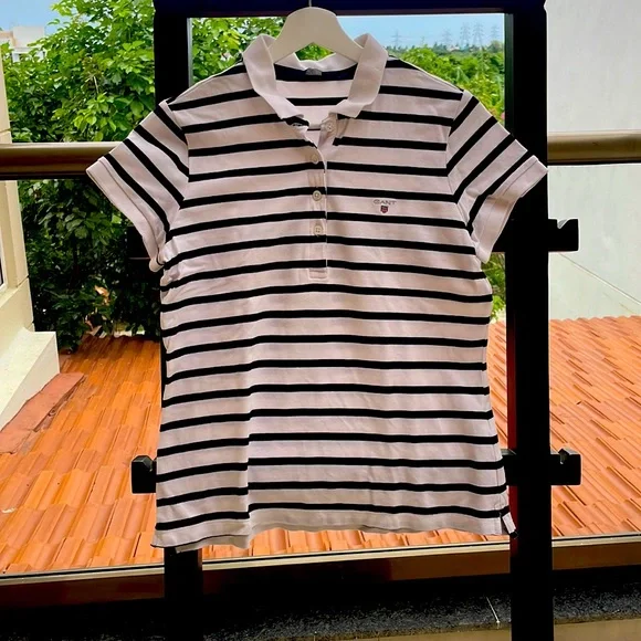 Very smart Gant polo, white and navy blue striped Tshirt - Picture 1 of 7